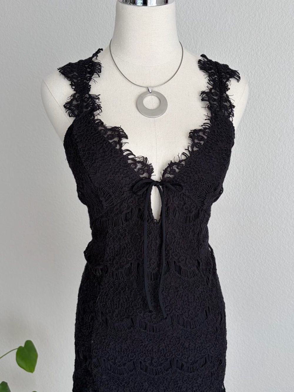 Sleeveless Black Lace Tie-Front Dress - Picture 2 of 8